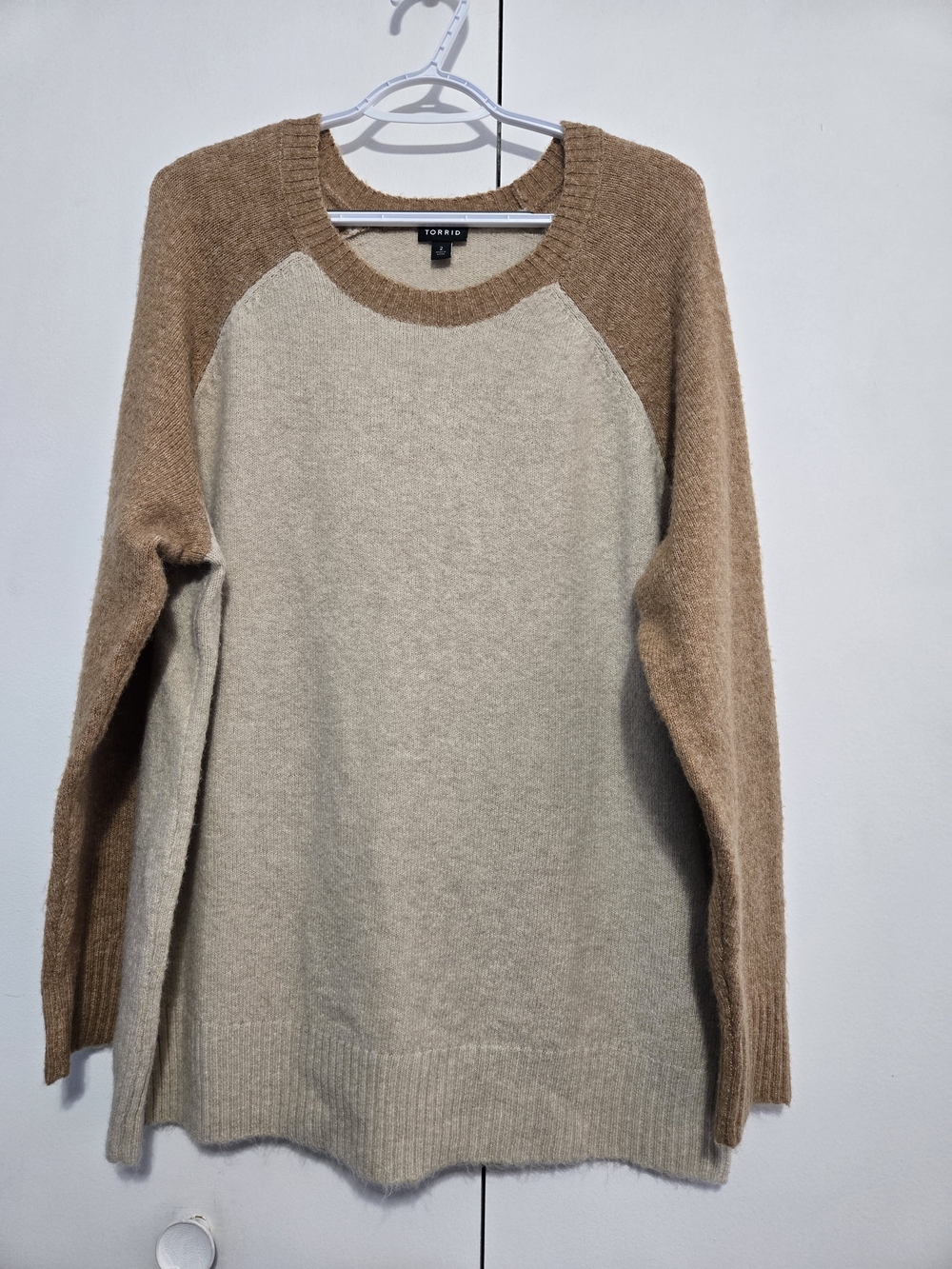 Torrid Size 2‎ 2X Colorblock Pullover Sweater Beige Brown Soft Cozy Plus